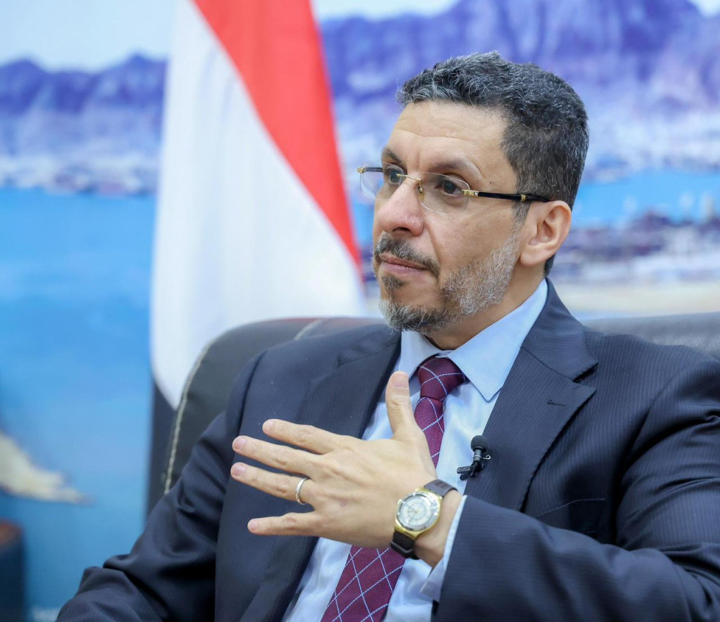رئيس الوزراء بن مبارك يحذر العالم من سيطرة ايران على سلاح يمني ا