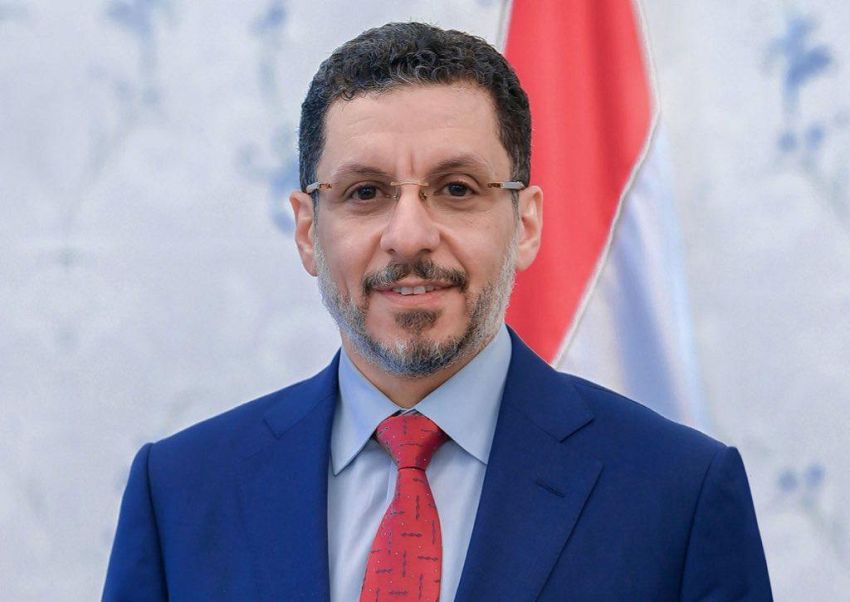 رئيس الوزراء يهنئ رئيس وأعضاء مجلس القيادة الرئاسي بحلول شهر رمضان المبارك